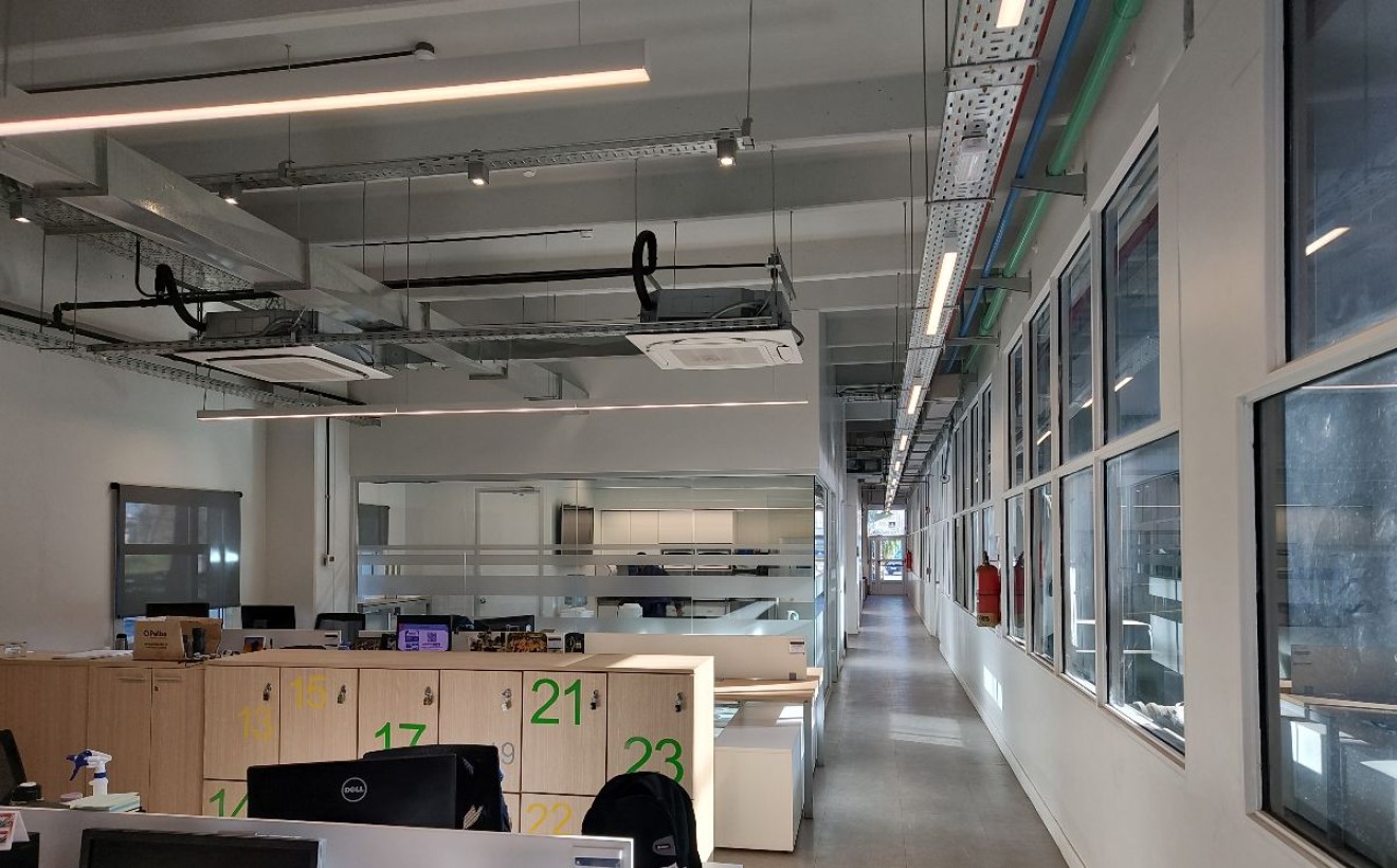Oficinas en taller de mantenimiento